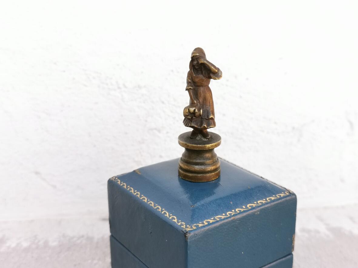 Miniaturstatuette aus Bronze