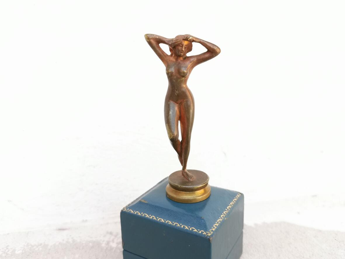 Frauenakt Miniaturstatuette