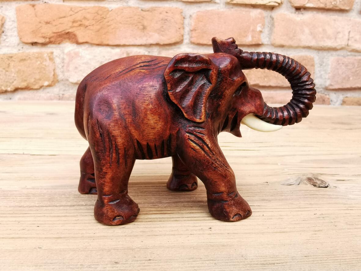 Holzelefant