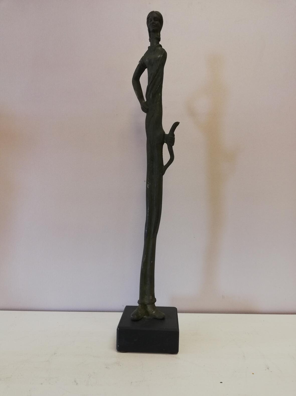 Frauenfigur aus Bronze