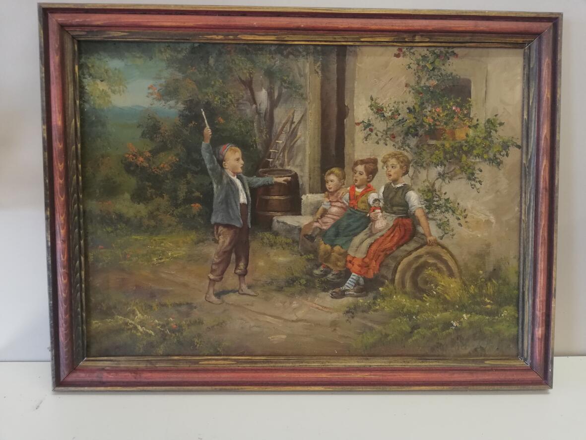 Kinder auf Baumstamm