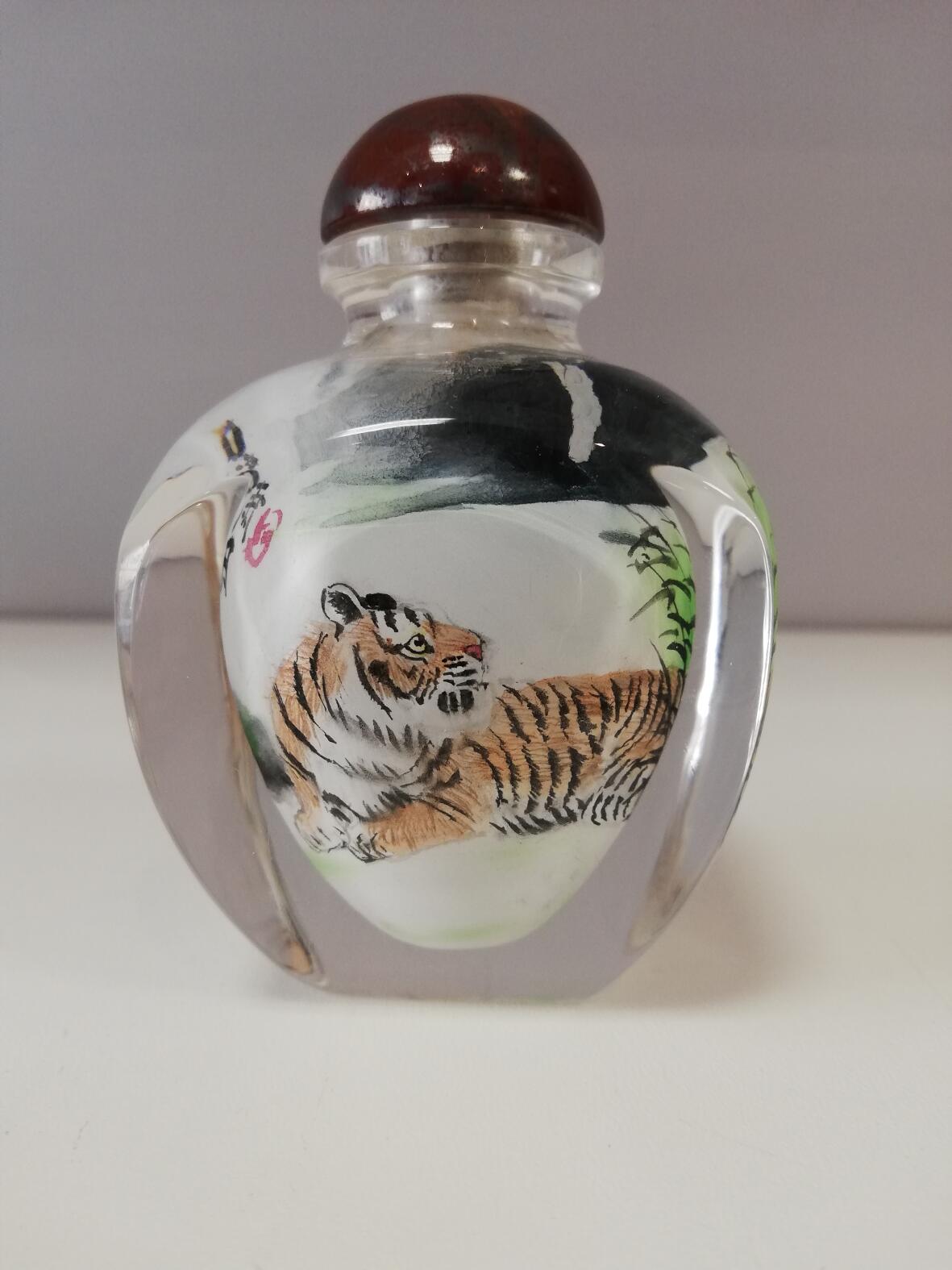 Chinesischer Glasflakon mit Tiger 