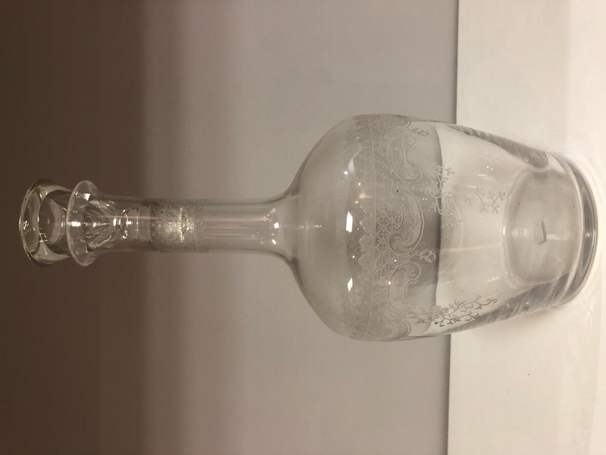 Glaskaraffe mit Gravur