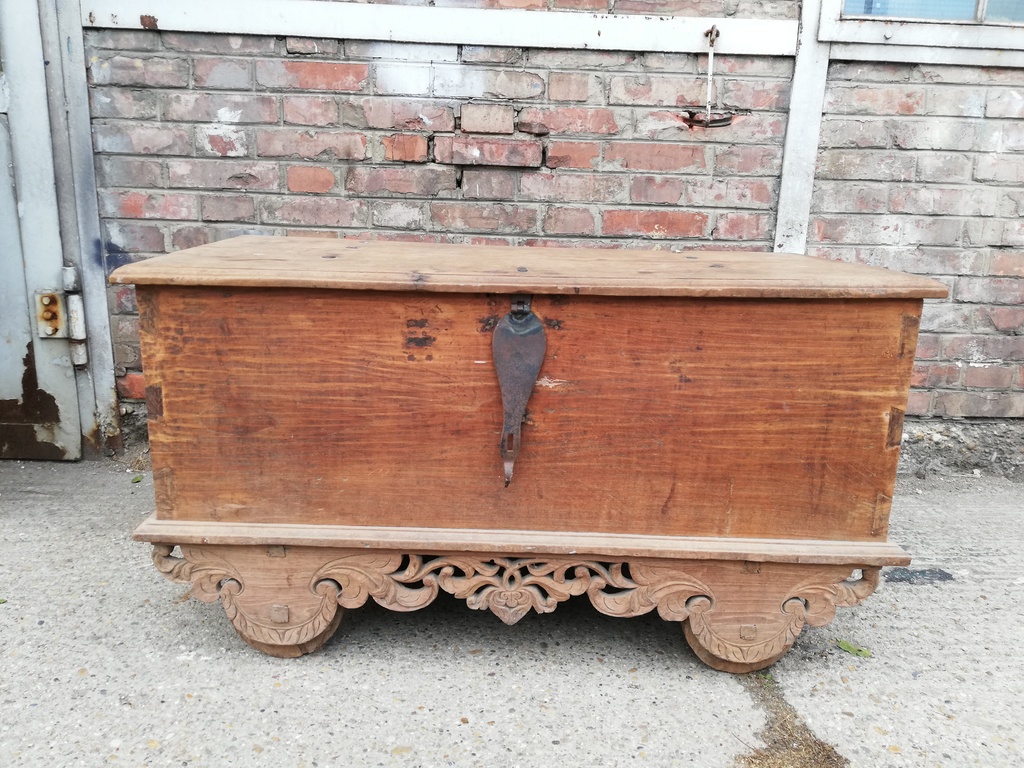 Rollbare Barock Truhe