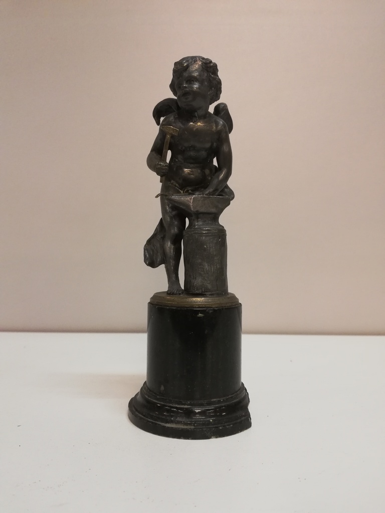 Statuette - Schmiedender Putto