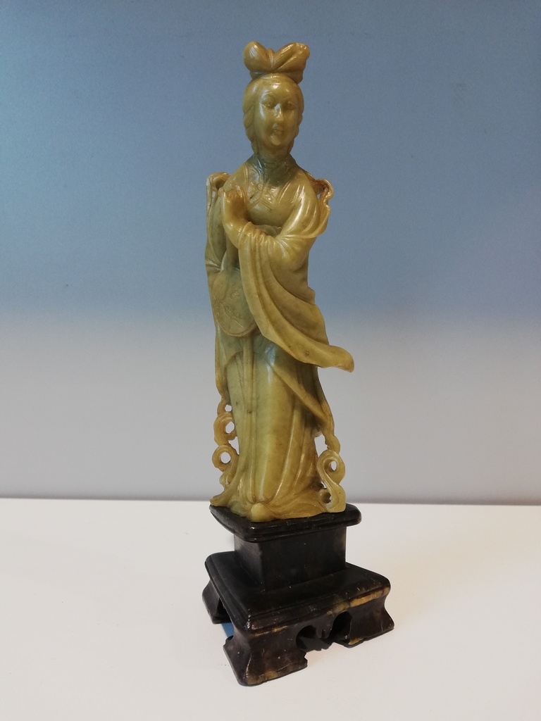 Japanische Frauenstatuette