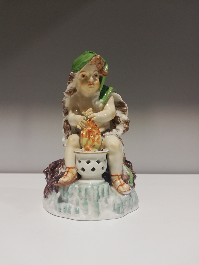 Porzellanputto vor Feuertopf Allegorie des Winters