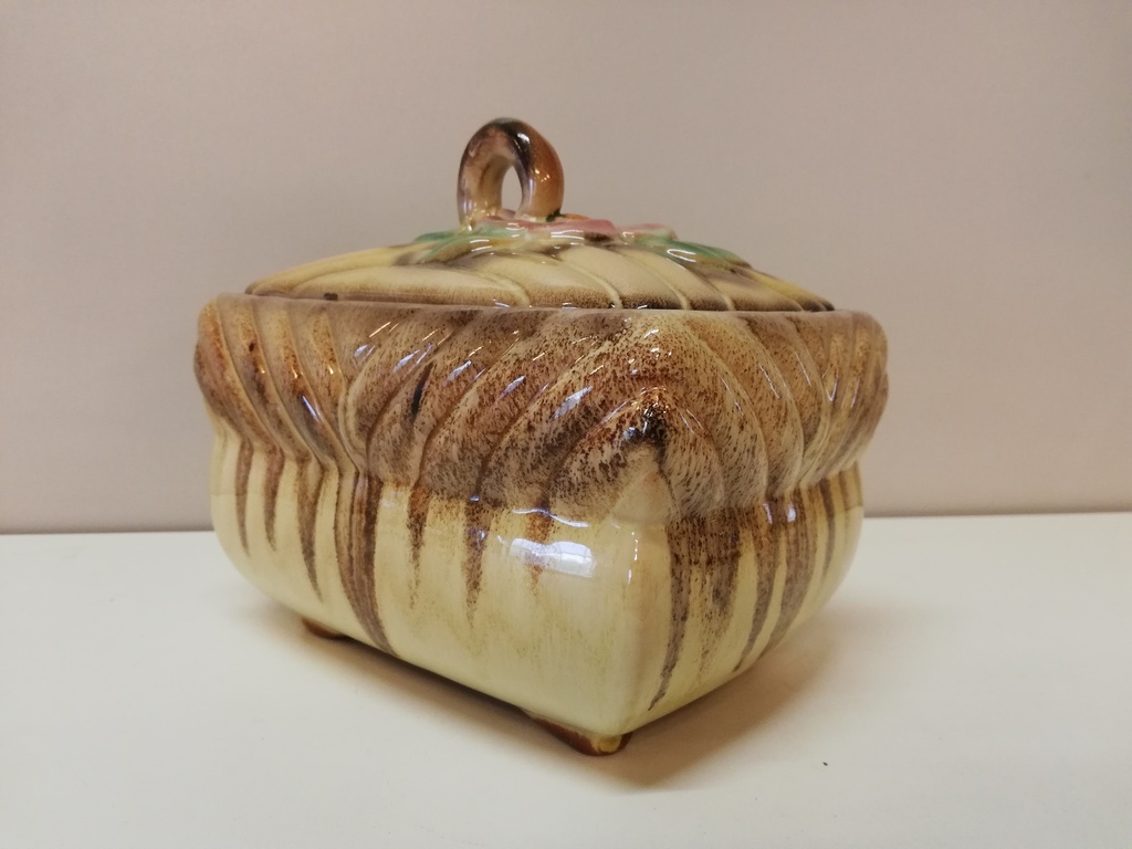 Keramikdose in Artdecostil