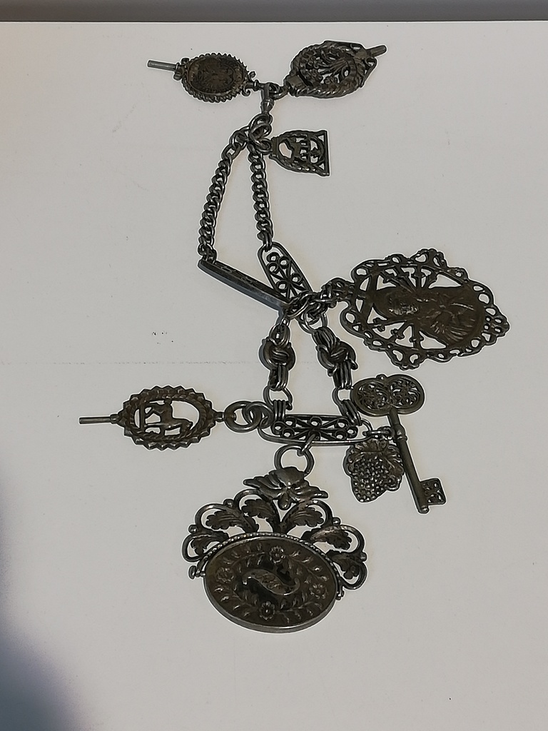 Kettenartiger Trachtenschmuck, Silber
