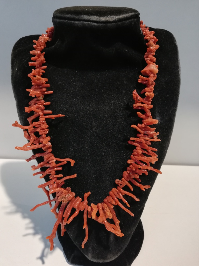 Korallenkette rot