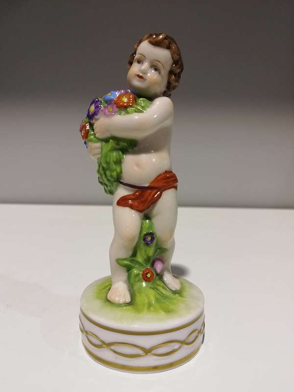 Putto mit Blumen