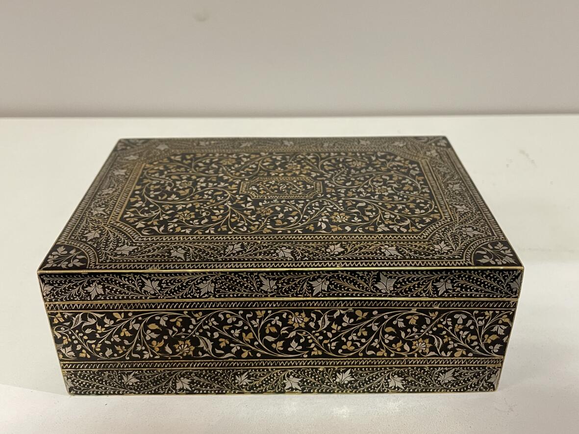 Orientalische Dose wunderschön Emailliert