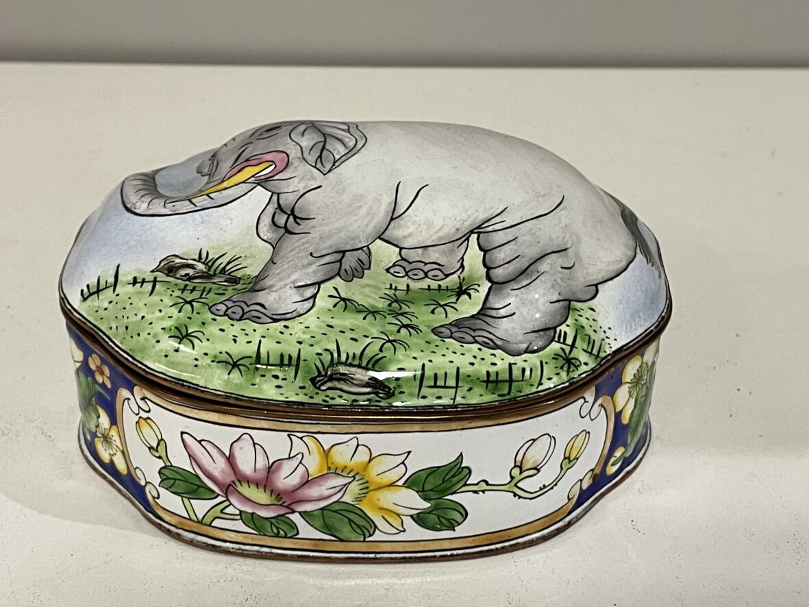 Emaildose mit Elefant- Asiatisch* 