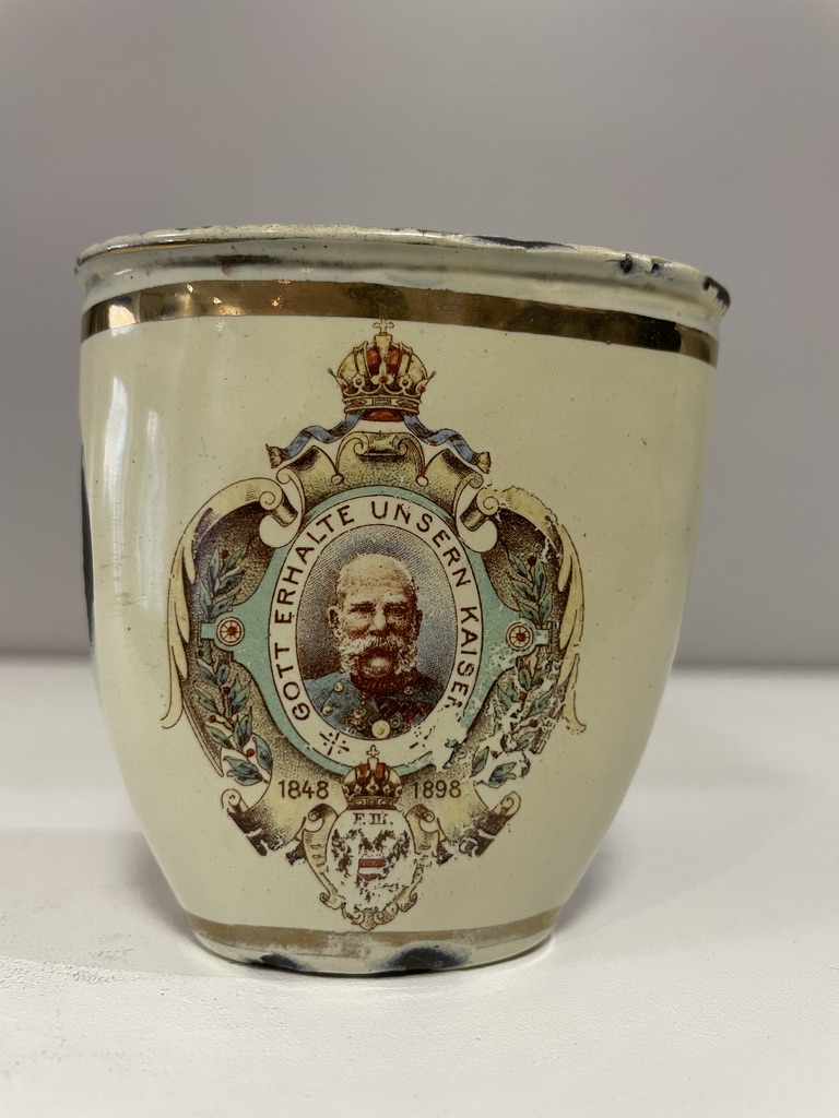 Emailsprudelbecher zum 50. Regierungsjubiläum von Kaiser Franz Joseph I. 1898