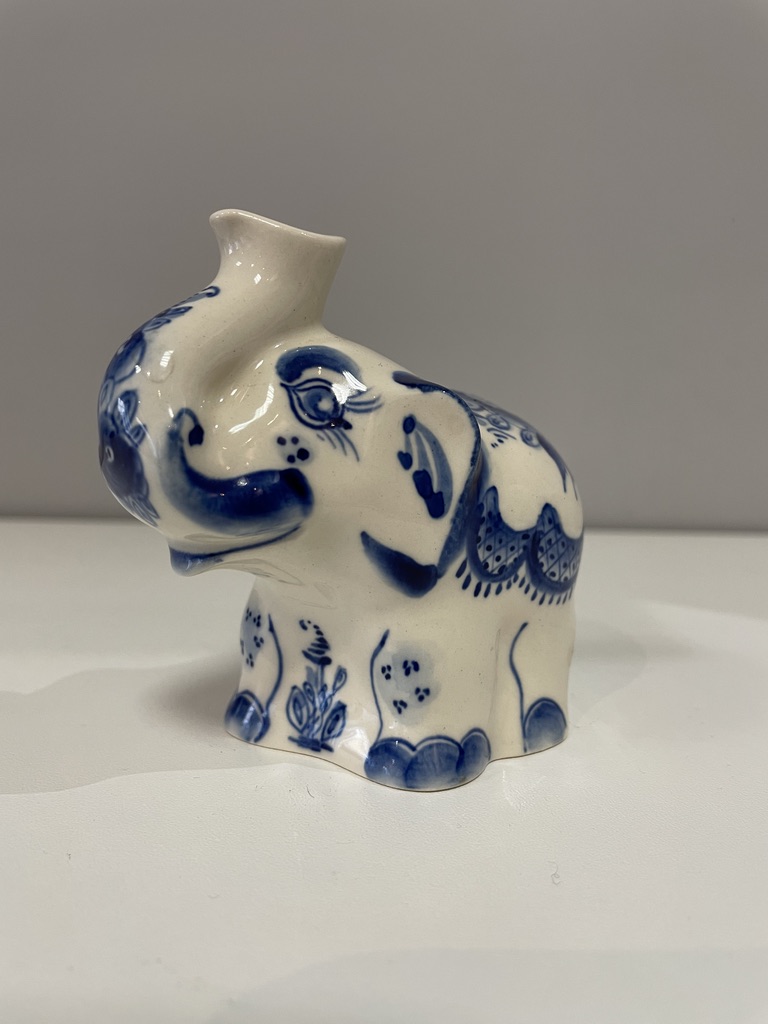 Salzstreuer aus Keramik in Form eines Elefanten